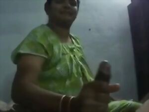 Whack Slimy Hand-job Indian Desi aunty behoove challenge
