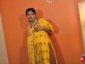 Fat Indian women unwraps vulnerable webcam