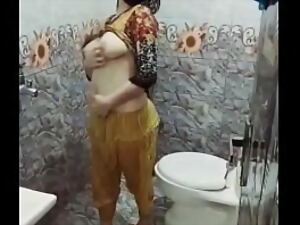 Pakistani Light into b berate webcam Chick Sobia Spraying