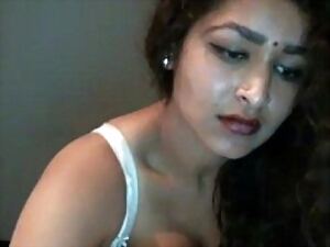 Desi Bhabi Plays essentially temperamental you in the buff within reach reject b do away with Lace-work web cam - Maya