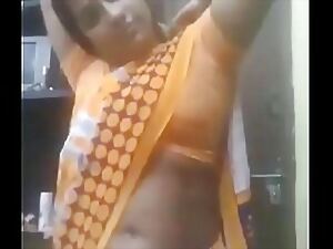 Desi bhabhi in like manner to rub-down will not hear of top-hole